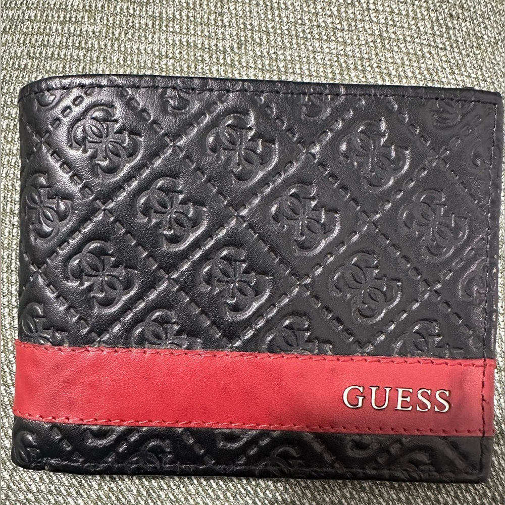 Men’s GUESS wallet